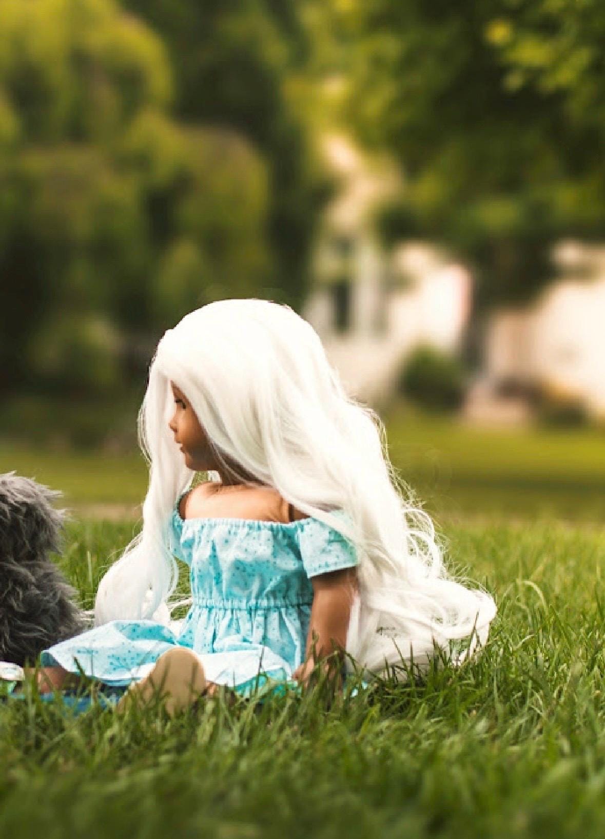 Custom doll wig for 18" Dolls - Heat Safe - Tangle Resistant - fits 11" head size of American Girl Doll OG Blythe Zazou Dolls white