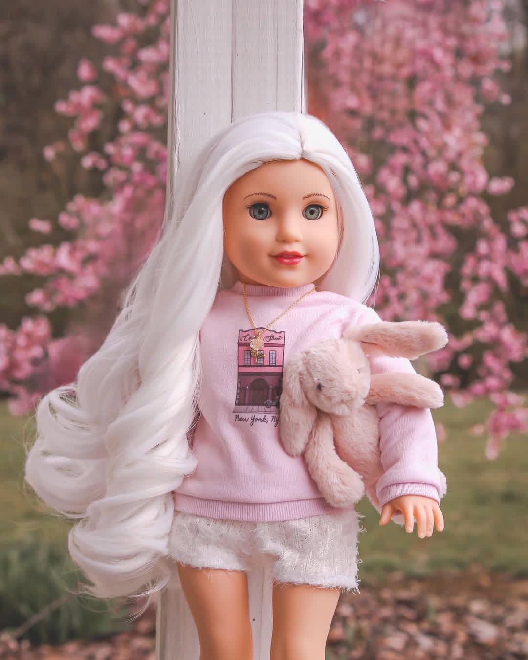Custom doll wig for 18"  Dolls - Heat Safe - Tangle Resistant - fits 11" head size of  American Girl Doll  OG Blythe Zazou Dolls white